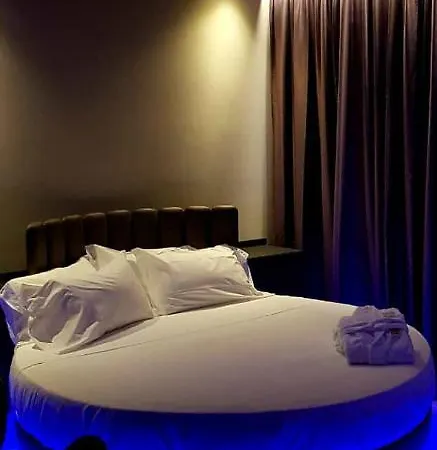 2leonimhotel Hotel