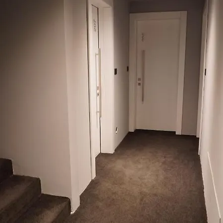 Leoni & Private Szálloda 3*