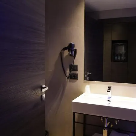 Leoni & Private Hotel 3*