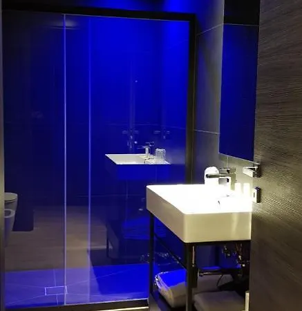 Hotel Leoni & Private 3*