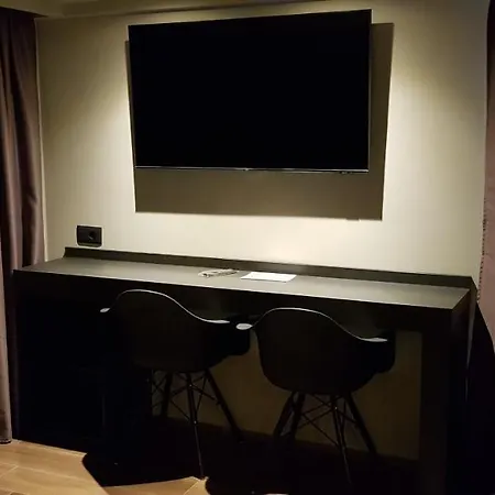 Ξενοδοχείο Leoni & Private 3*