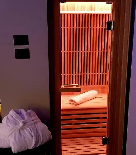 Leoni & Private Hotell 3*